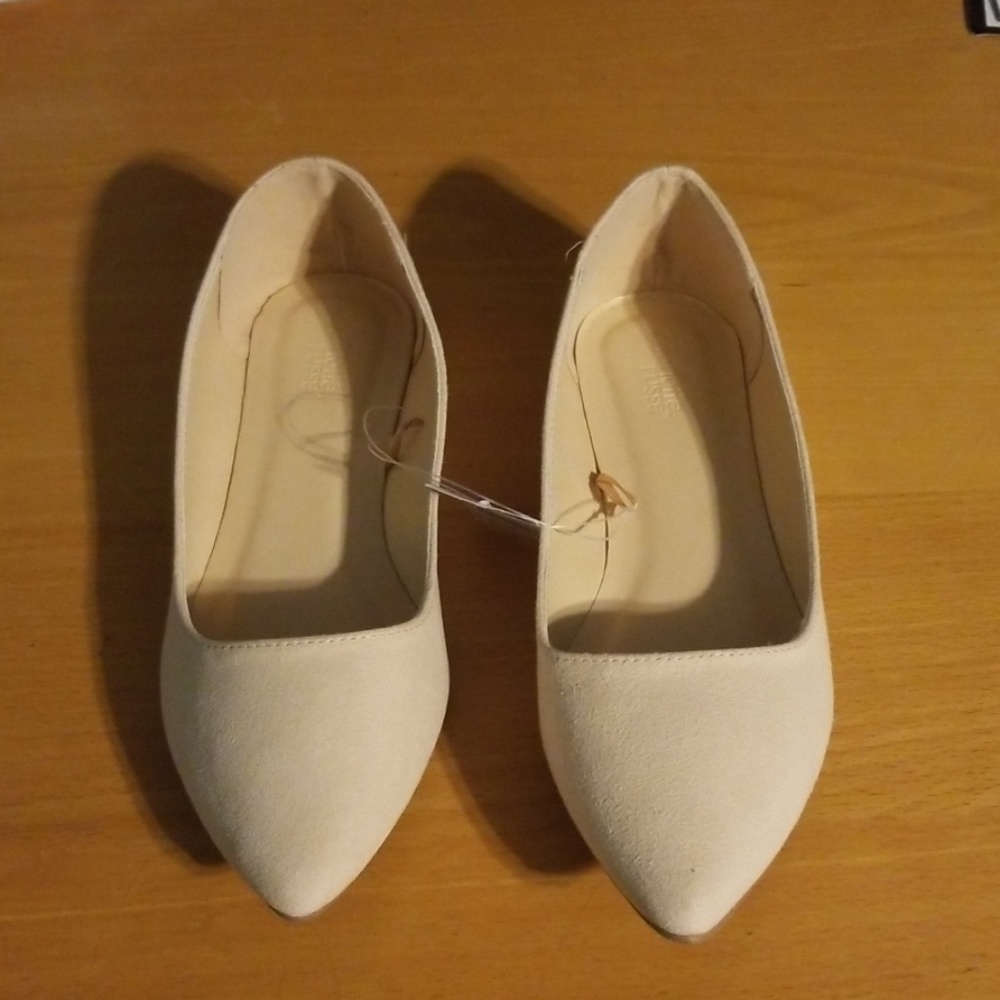Ballet flats